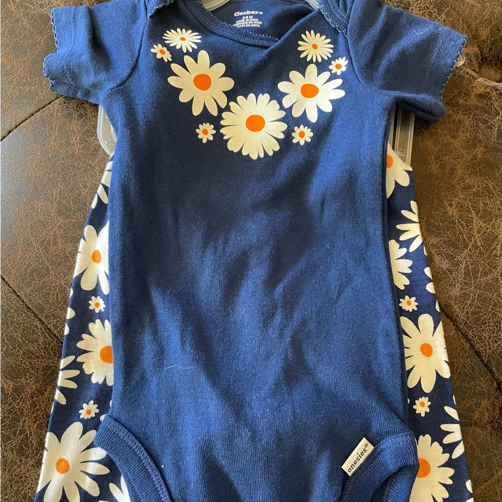 NWT Gerber newborn set size 3-6 months